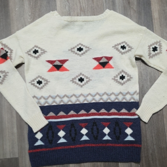 American Eagle Outfitters Cream and Navy Patterned Sweater - Picture 6 of 8
